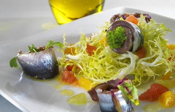 腌沙丁鱼蔬菜沙拉